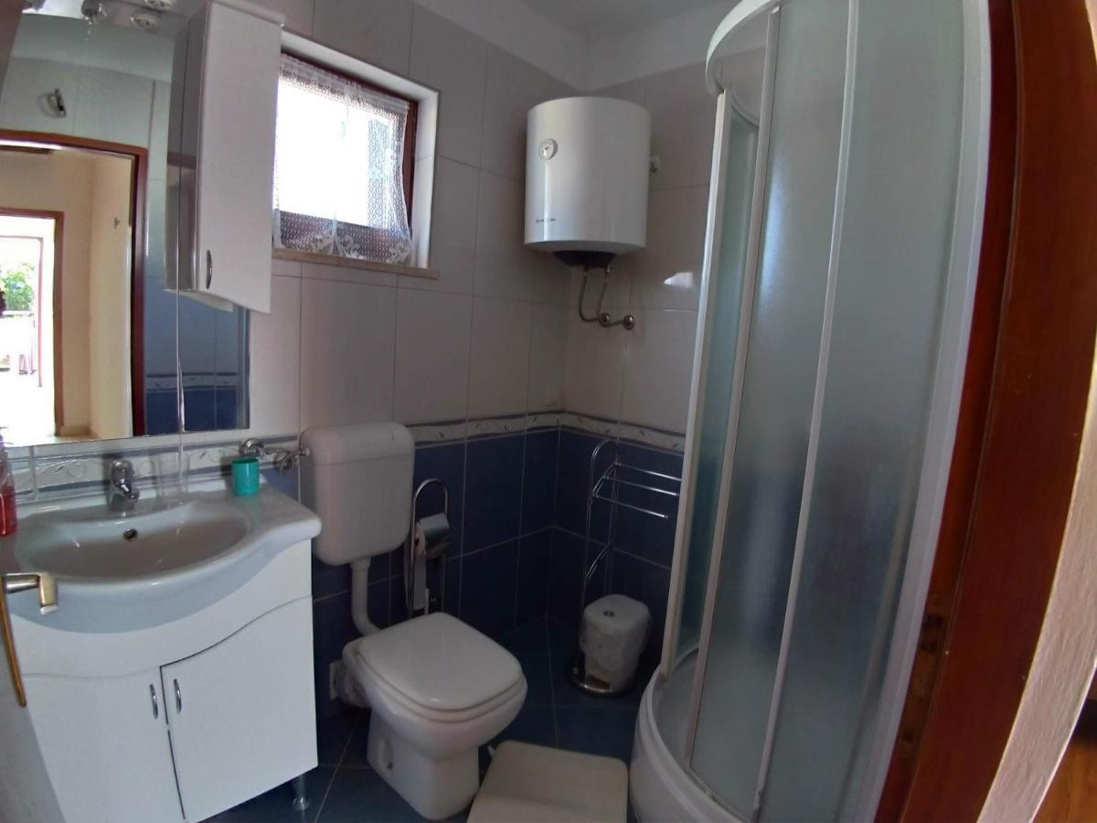 Apartment Njivice 15904B Eksteriør bilde