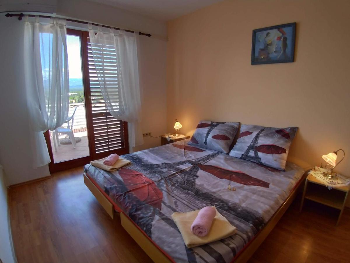 Apartment Njivice 15904B Eksteriør bilde