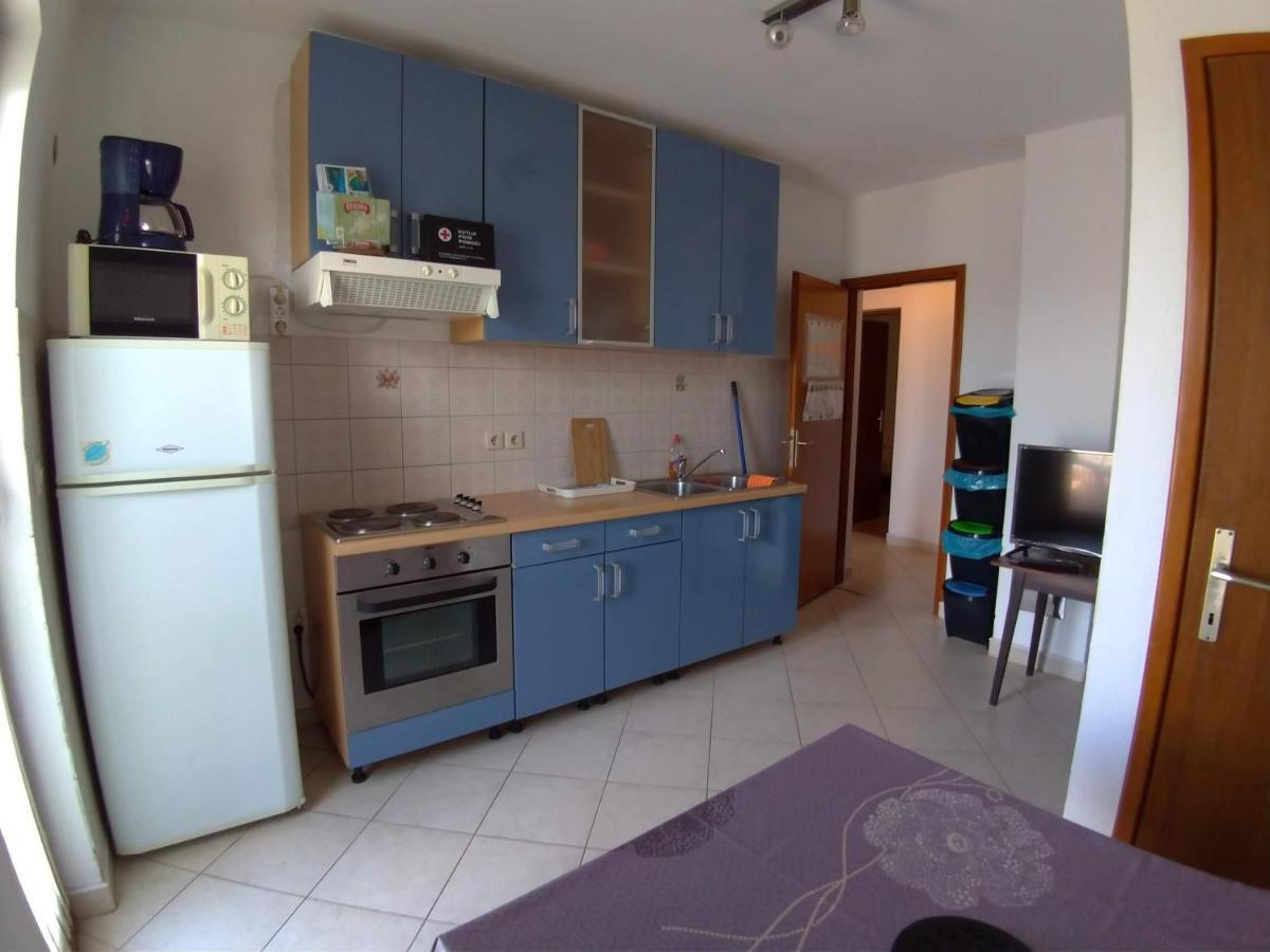 Apartment Njivice 15904B Eksteriør bilde